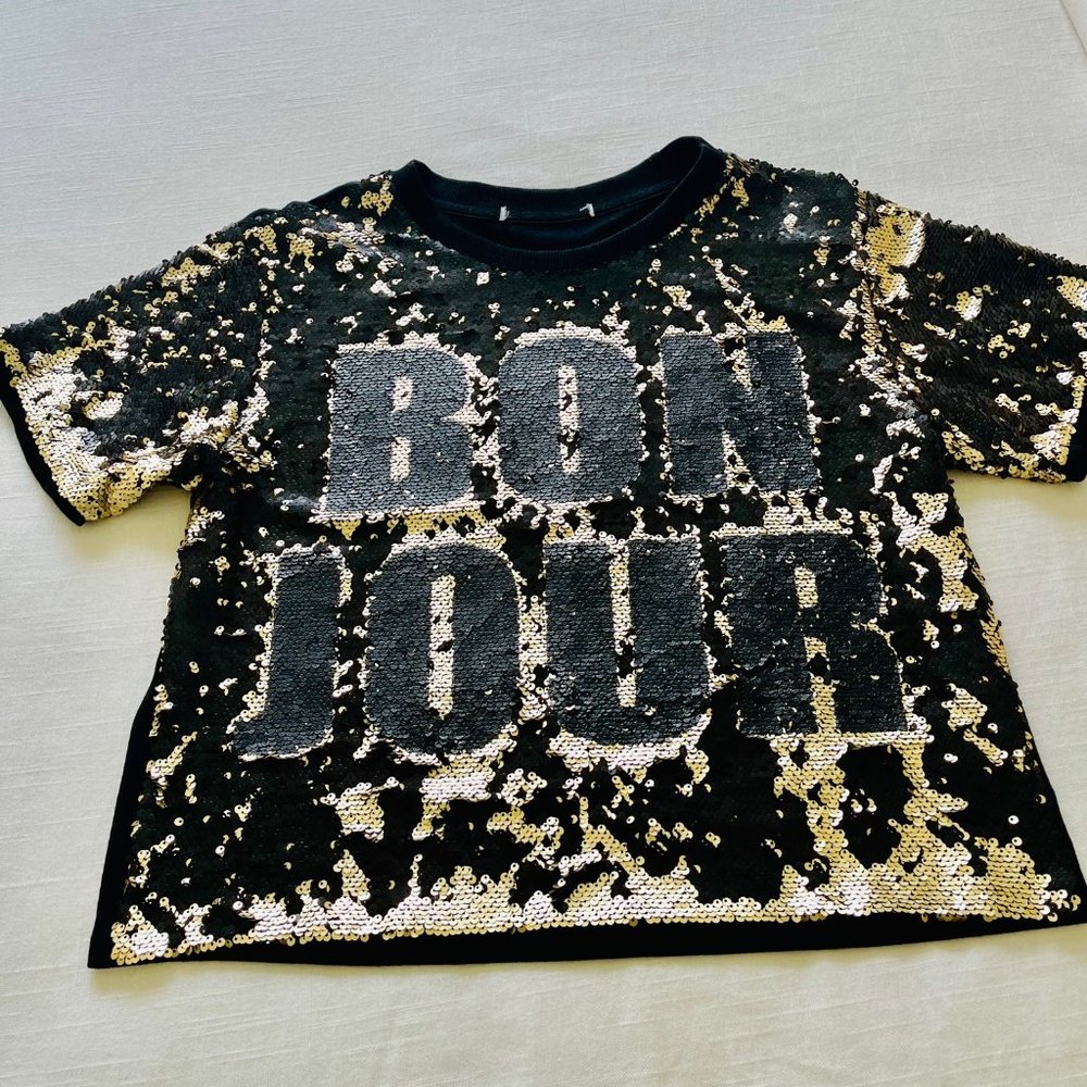 BLACK & GOLD SEQUIN TOP,  SIZE MEDIUM.